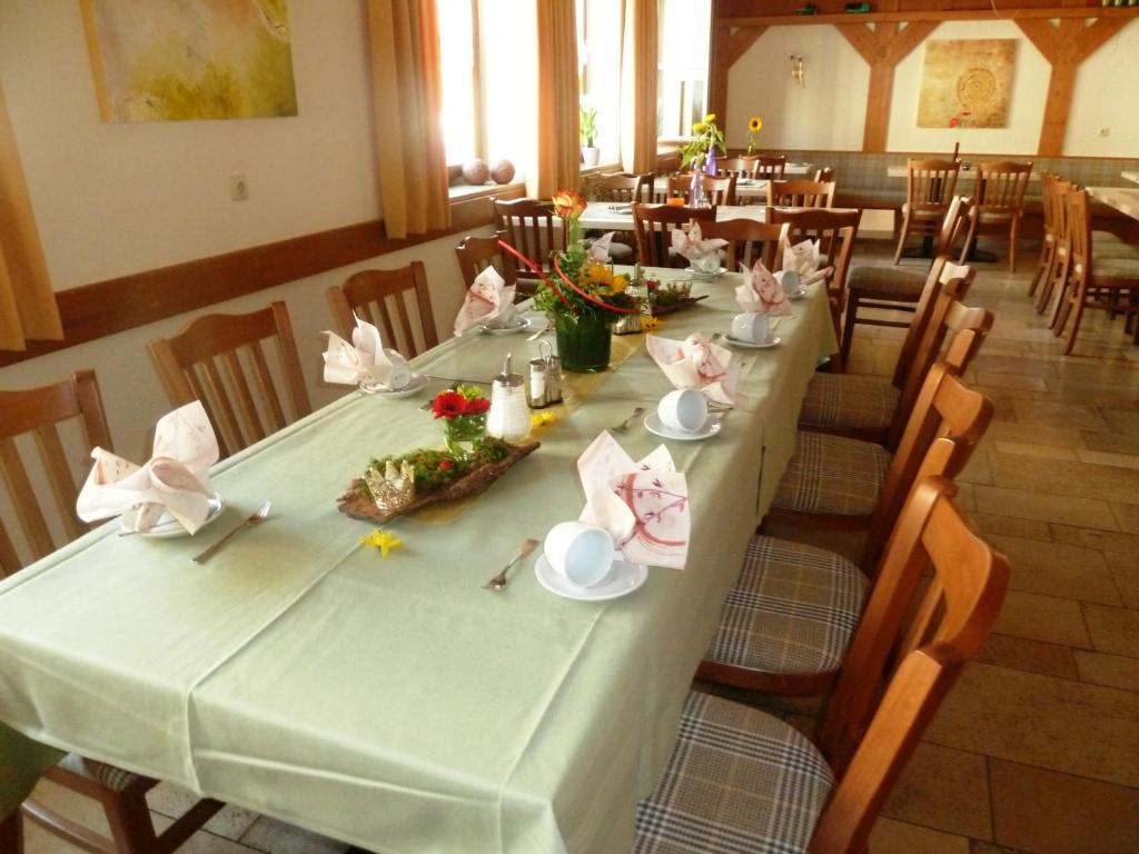 Gasthof Zum Brunnen Mörnsheim Esterno foto